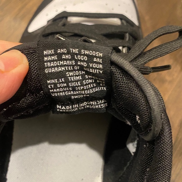 Nike Men's Black and White Sneakers - Picture 2 of 6